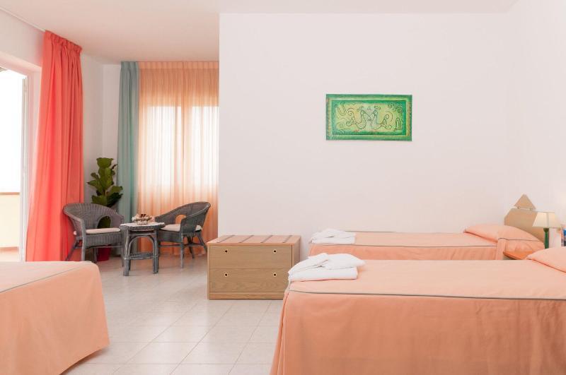 Lu' Hotel Porto Pino SantʼAnna Arresi Екстериор снимка